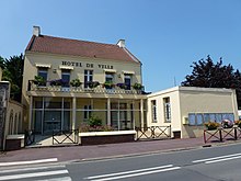 Photographie en couleur représentant la mairie d'Escaudain.