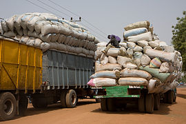 Juli 2011:Überladener LKW in Gambia