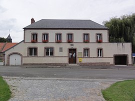 The town hall and school of Fontaine-Uterte