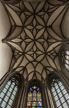 Abóbada em cruzaria no coro da igreja paroquial de Freistadt, Alta Áustria (definição 3 720 × 5 848)