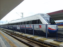 A vonalon közlekedő TCDD HT65000 sorozatú nagysebességű villamos motorvonat