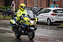 Hamburg Police motorcycle officer Hamburg Police BMW R 1250 RT at Hamburg Marathon 2019 01.jpg