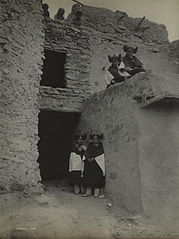 Hopi, at the portal (1906)