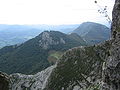 Ipizte et Orisol depuis le grotte de Mari, sur la face est de l'Anboto, au premier plan arête de l'Ezkillar et, derrière, le Zabalandi.