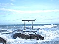 Puerta torii (鳥居 とりい) Kamiiso del santuario Ōarai Isosaki.
