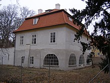 Barevná fotografie s pohledem na bývalou koželužnu na Malé straně, kde Josef Dobrovský v letech 1798–1803 žil.