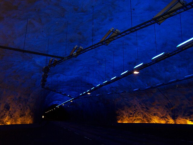 Interiör från världens längsta vägtunnel, norska Lærdalstunneln.