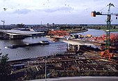 Bouwplaats Noorderbrug in de bocht van de weg, 1983
