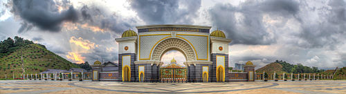 Pintu masuk utama Istana Negara