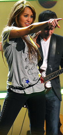 Miley Cyrus pri vystúpení na Kids' Inaugural: "We Are the Future" (2009)