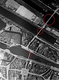 Luftbild mit den drei Drehbrücken (links ist Norden)