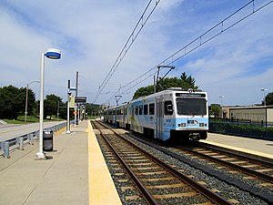 Northbound train at Gilroy Road station, August 2014.JPG