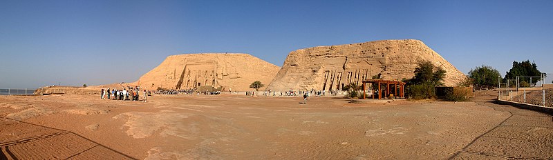 File:Panorama Abu Simbel.jpg