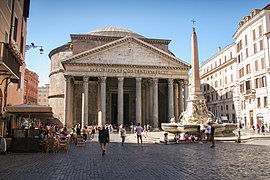 A római pantheon kívül..