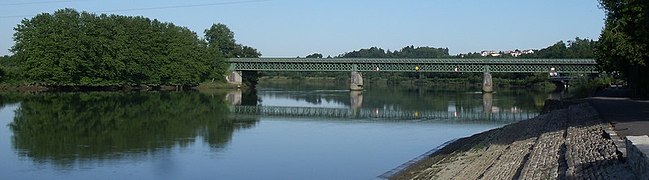 Мост через реку Адур