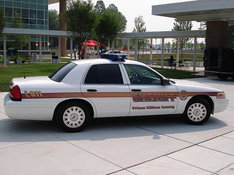 800px-Prince_William_County_Sheriff%27s_Department_1998_Ford_Crown_Victoria.jpg