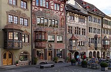 Painted houses with bay windows in the Old Town Rathausplatz 5, 7, 9, 11 und 13 in Stein am Rhein.jpg