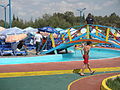 Un des ponts enjambant la rivière d'eau de l'aqualand du Lompi Family Park dans la Wilaya de Batna