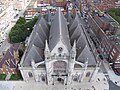 Uitzicht op de Sint-Elooiskerk van het observatiedek van het Belfort