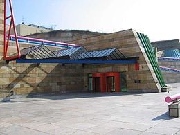 Neue Staatsgalerie (1977-84), Stuttgart, Germany, designed by architects James Stirling and Michael Wilford, showing an eclectic, postmodern mix of classical architecture and colorful ironic detailing. Staatsgalerie1.jpg