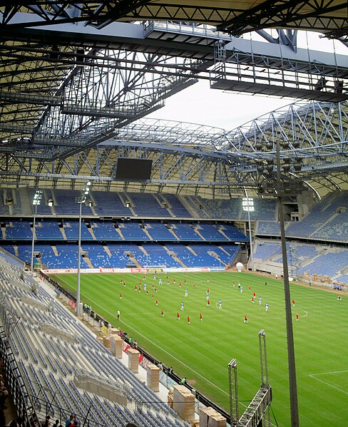 UEFA Europa League 2010-2011: The Road To Dublin - Página 4 488px-Stadion_Miejski_w_Poznaniu_2010_środek