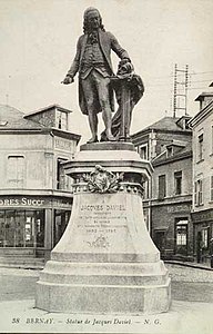 Monument à Jacques Daviel (1891), Bernay.