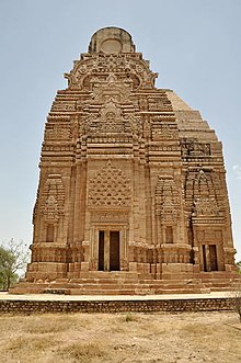 Teli ka Mandir is a Hindu Temple built by Mihira Bhoja. Teli ka mandir fort Gwalior - panoramio - Gyanendrasinghchauha... (1).jpg