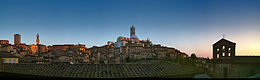 The historic centre dominated by the Duomo Toscana Siena2 tango7174.jpg