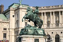 Staty över Eugen av Savojen på Heldenplatz i Wien