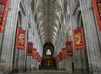 Vue intérieure de la cathédrale de Winchester (Hampshire, Angleterre) qui possède la plus longue nef médiévale d’Europe. (définition réelle 2 790 × 2 048)