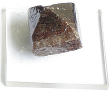 Zircon crystal (2x2 cm) from Tocantins, Brazil Zircao.jpeg