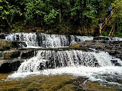 Air Terjun Muara Karing yang berada di Desa Air Batu, Kecamatan Renah Pembarap, Kabupaten Merangin, Provinsi Jambi.