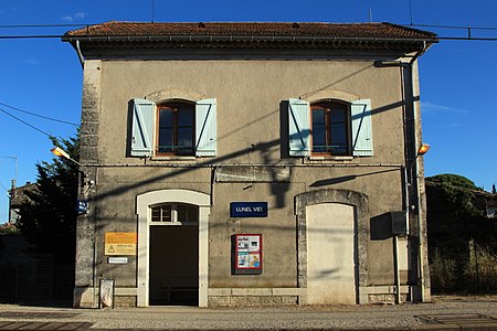 Vue du bâtiment de voyageurs de la gare de Lunel-Viel.