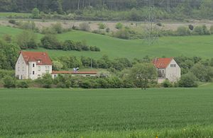 Die Gebäude des Bahnhofes von Südwesten (2013)