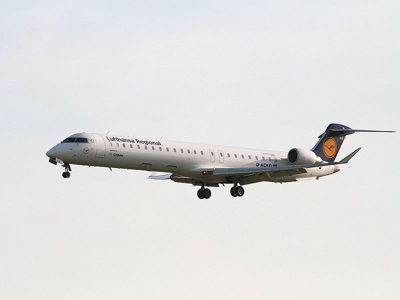 800px-Bombardier_CRJ_900-Lufthansa_CityLine.jpg