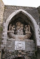 Die Statuengruppe der Jungfrau in der Porte de la Dûne