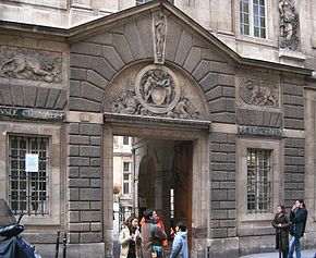 Carnavalet Portal.JPG