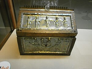 Ларец-рака для мощей святых Киприана и Юстины. Италия, около 1001 года. Хранится в Милане