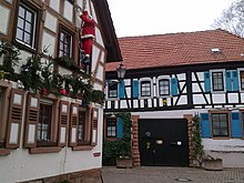 Fachwerkhäuser zur Weihnachtszeit in der Hanauer Gasse nahe Marktplatz und Darmstädter Schloss
