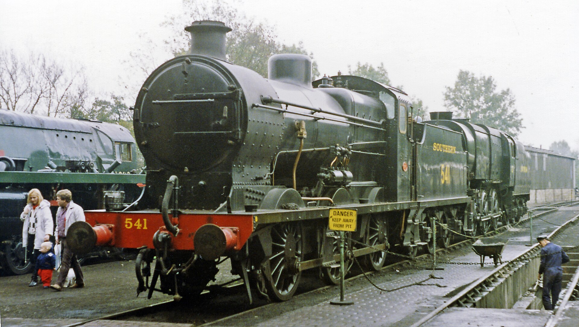 1920px-Fletching_Sheffield_Park_SR_Q_geograph-3282890-by-Ben-Brooksbank.jpg