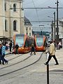 兩列交匯的路面電車