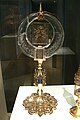 1036年のイスラームの水晶細工。1350年にヴェネツィアで台座が取り付けられ聖遺物箱となった。ゲルマン国立博物館蔵