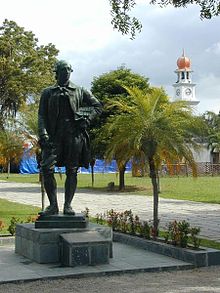 A bronze statue of Francis Light still stands within Fort Cornwallis to this day. Georgetown FrancisLight.JPG