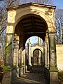 Berlin-Wannsee, Durchblick am Klosterhof im Schlossgarten Glienicke