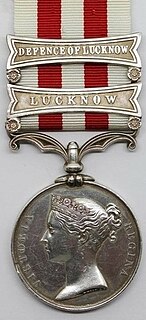 Медаль за восстание в Индии, с застежками «Защита Лакхнау» и «Лакхнау» (аверс) .jpg
