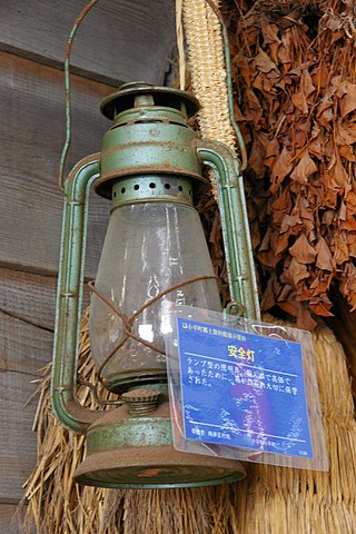 日本で使用されていたハリケーンランタン|北海道小平町の博物館に展示される石油ランプ