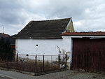 Klenovice (TA) čp15 - granary+well 03.jpg