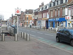 Entrée et ascenseur de la station Marbrerie, au niveau du sol