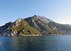 La vetta del Monte Athos vista dal mare