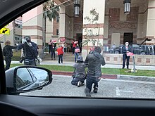 13.04.20. Медицинский центр UCLA, Санта-Моника. Медсестры ННУ митингуют с требованием масок N-95.